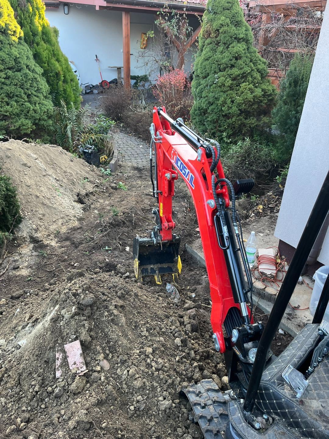 Création de tranchées VRD pour réseaux à Poissy